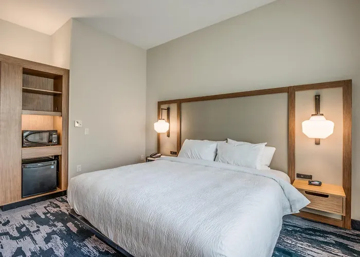 Holiday Inn Express & Suites Platteville By Ihg