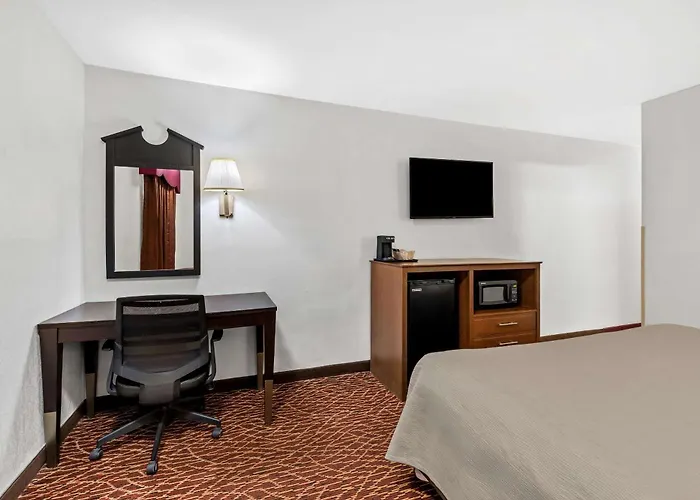 Quality Inn Marietta Near Dobbins Arb