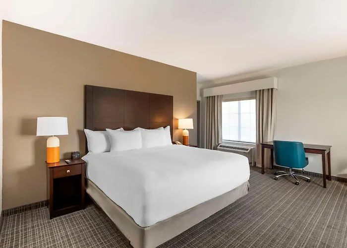 Comfort Inn & Suites Verona At Turning Stone Resort Casino