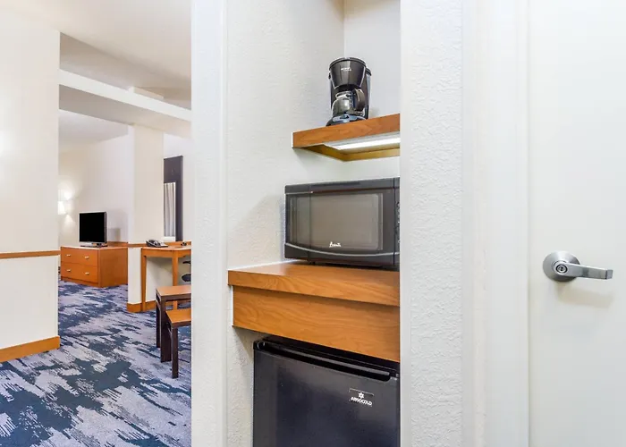 Fairfield Inn And Suites By Marriott Madison East