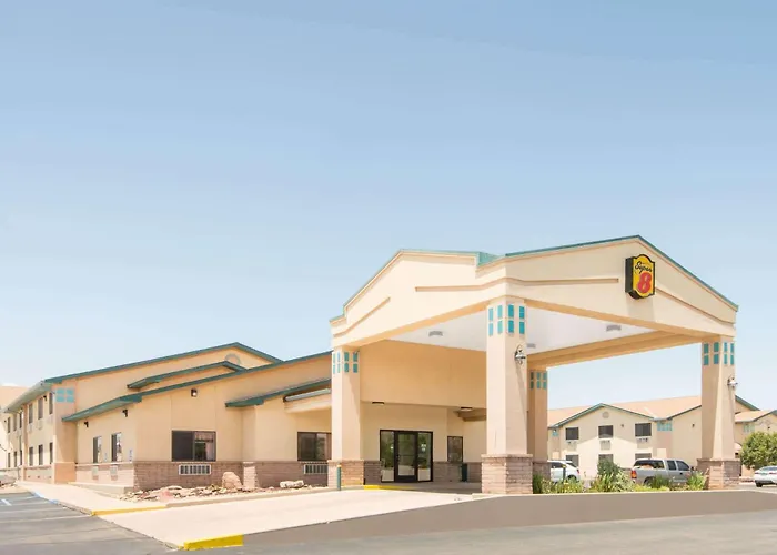 Super 8 By Wyndham Santa Rosa Hotel