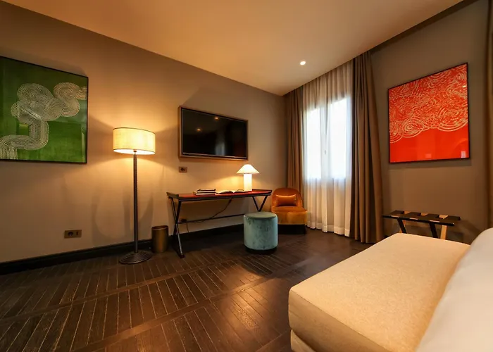 Roveredo in Piano Hotels