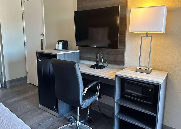 Days Inn By Wyndham San Diego Vista