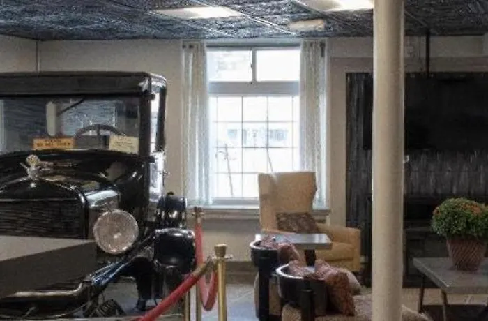 Hotel Chataura Dearborn