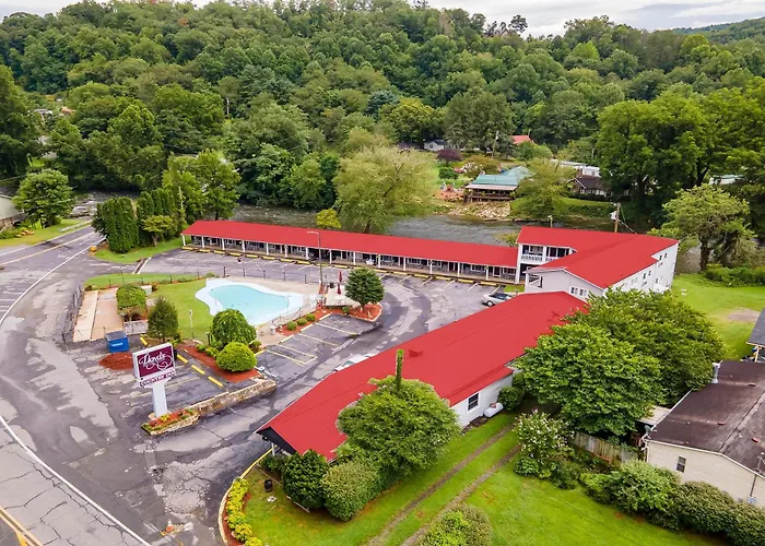 Lloyd'S On The River Country Inn By Oyo Bryson City