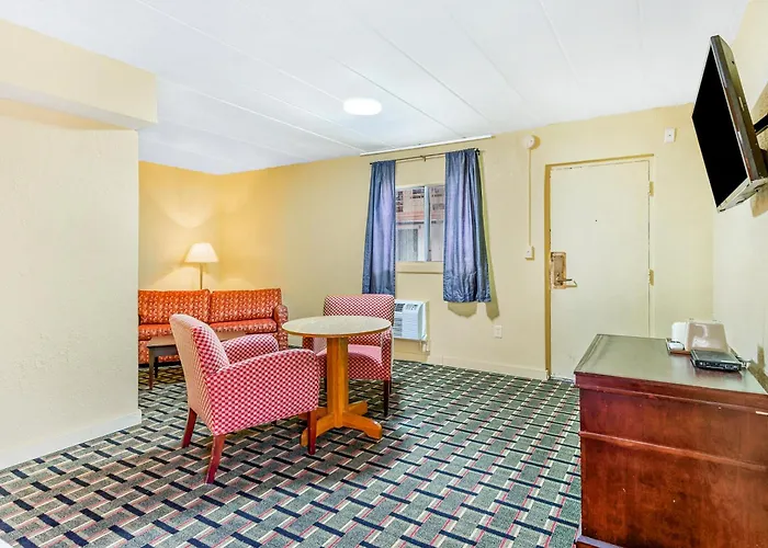 Oyo Hotel Downtown Peoria I-74