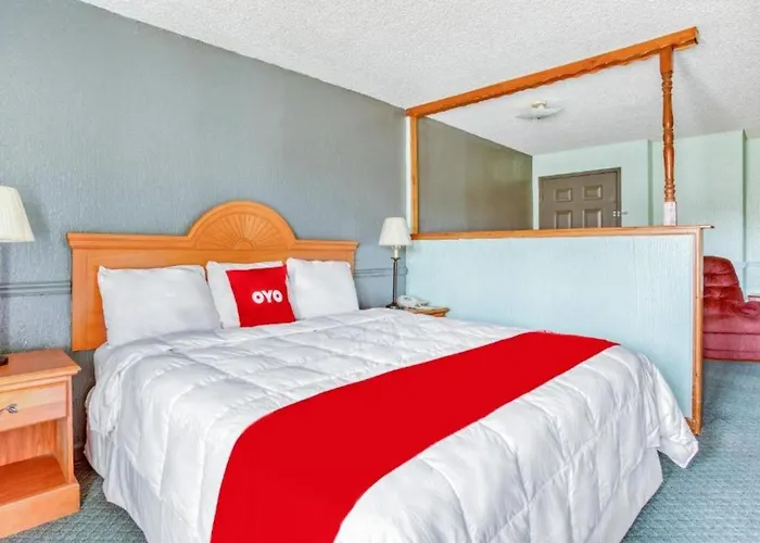 Oyo Townhouse Tulsa Woodland Hills Hotel