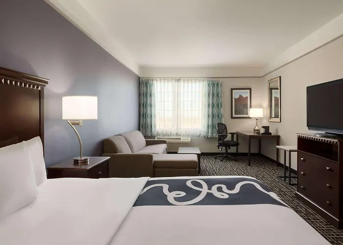 La Quinta By Wyndham Dumas Hotel