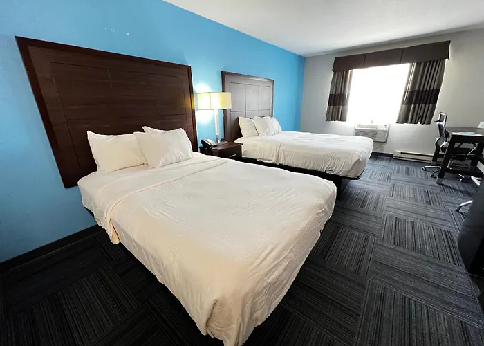 Baymont By Wyndham Marinette Hotel
