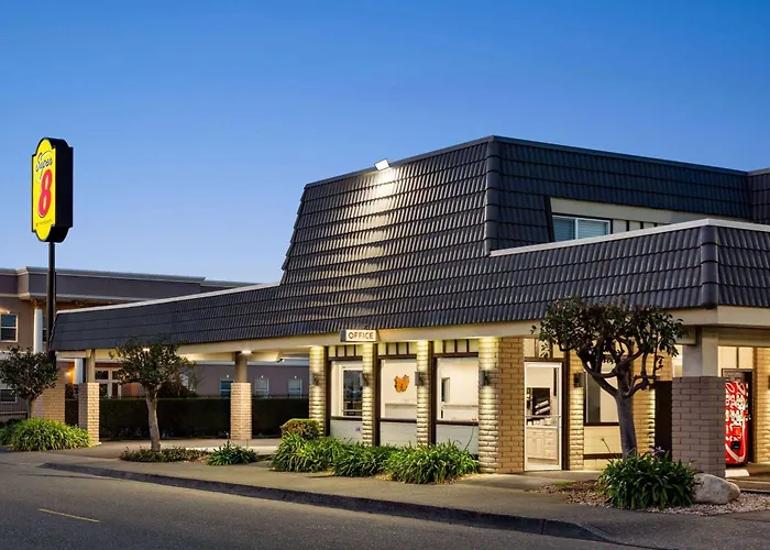 Super 8 By Wyndham Eureka Hotel