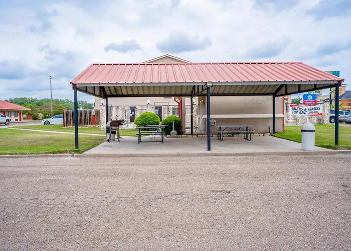 Texan Inn By Oyo Beeville Us-181