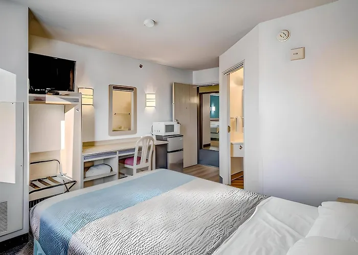 Econo Lodge Menomonie