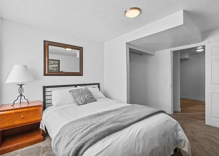 Modern Private Whole Unit 4 Bedroom Guest Suite King Bed Salt Lake City