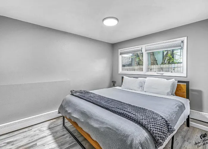 Modern Lower Level 1Bedroom Suite Anchorage