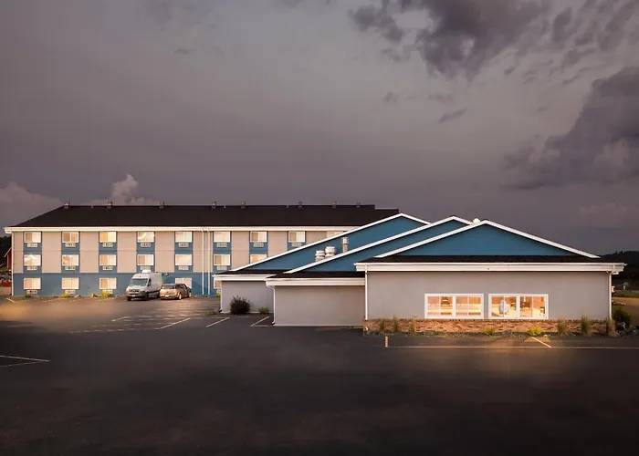 Super 8 By Wyndham Osseo Wi Hotel