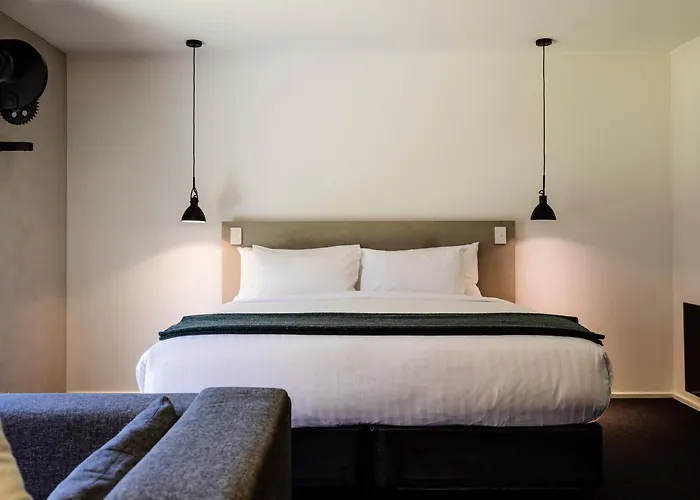 Derwent Bridge Hotels
