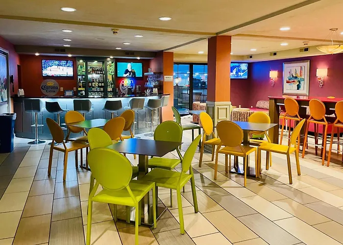 Clarion Inn & Suites Evansville Eastland Area