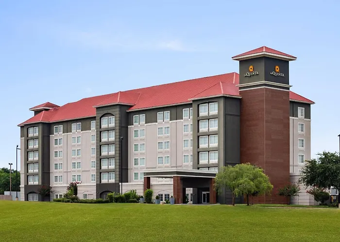 La Quinta By Wyndham Arlington North 6 Flags Dr Hotel