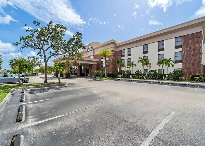 Days Inn & Suites By Wyndham Fort Myers Near Jetblue Park
