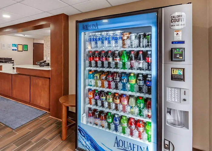 Clarion Pointe Racine - Mount Pleasant Hotel
