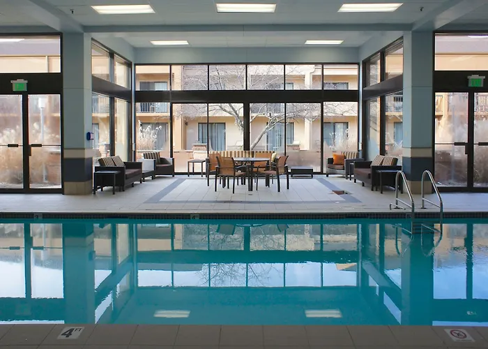 Courtyard By Marriott Rockford Hotel