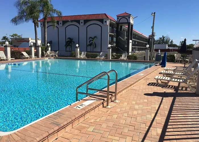 Days Inn By Wyndham Fort Myers