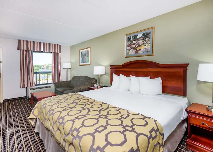 Baymont By Wyndham Clarksville Northeast
