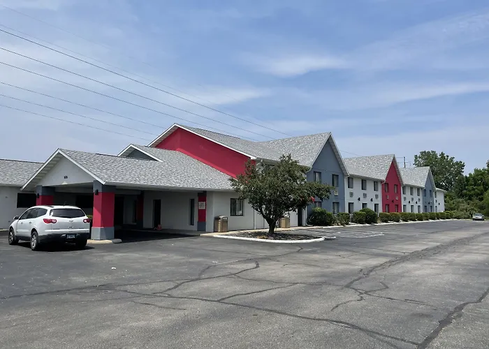 Ramada By Wyndham Effingham Hotel