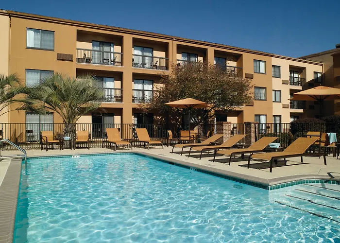 Courtyard By Marriott Macon Hotel