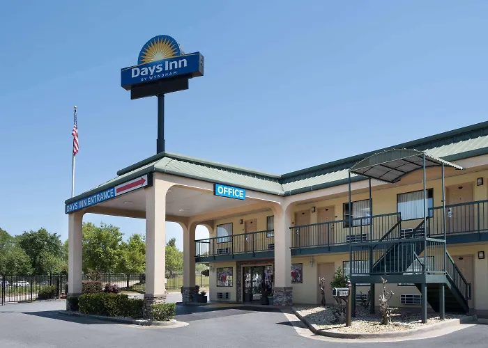 Days Inn By Wyndham Macon I-475