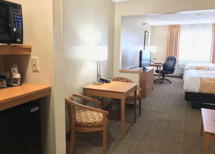 Quality Inn & Suites Springfield Southwest Near I-72