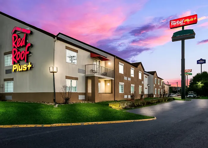 Red Roof Inn Plus+ & Suites Knoxville West - Cedar Bluff