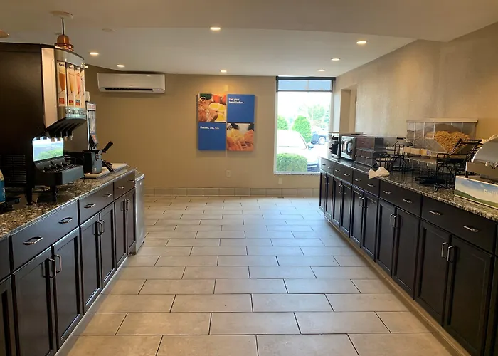 Comfort Inn & Suites East Hartford - Hartford
