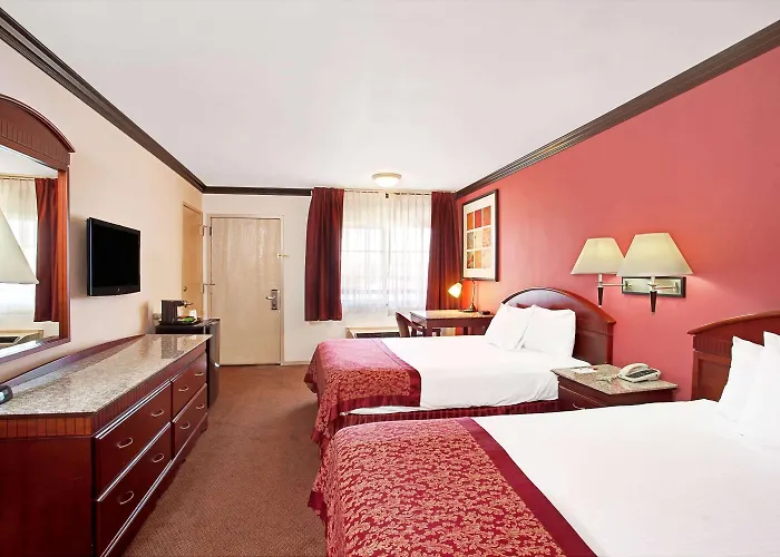 Ramada By Wyndham Pasadena Hotel