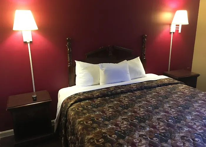 Econo Lodge Inn & Suites Groton