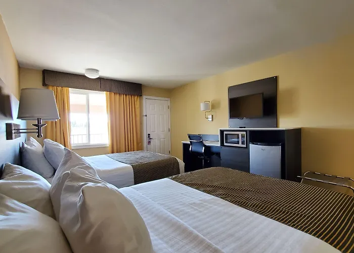 Ramada By Wyndham Flagstaff East Hotel