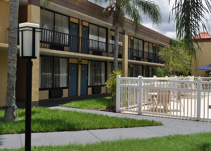 Ramada By Wyndham Cocoa Hotel