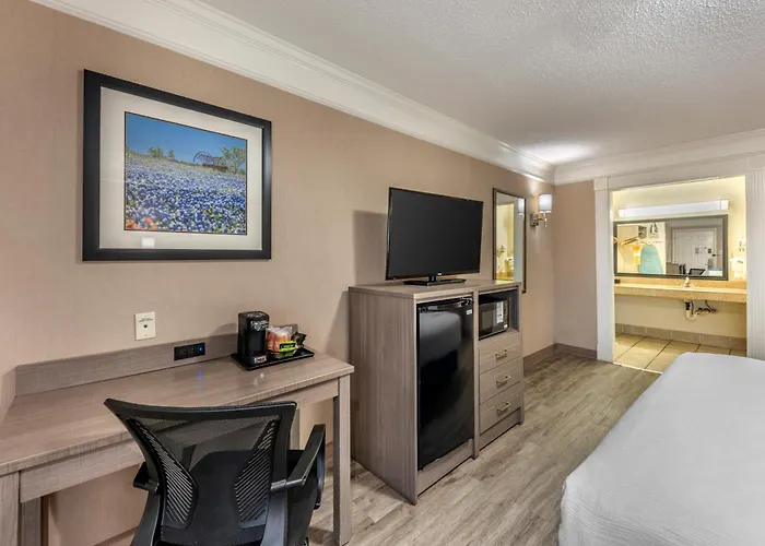 Quality Inn Near Lake Marble Falls