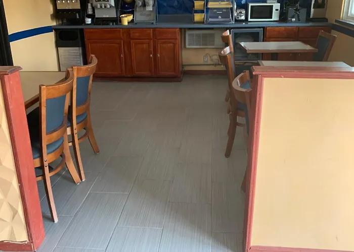 Days Inn By Wyndham Greenwood Sc