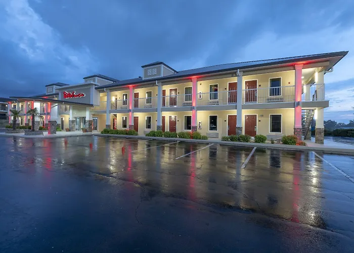 Red Roof Inn & Suites Calhoun