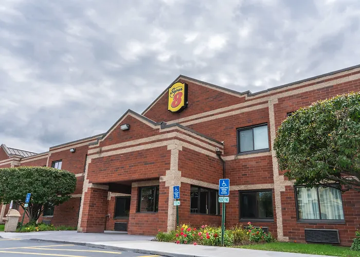 Super 8 By Wyndham Elgin Hotel