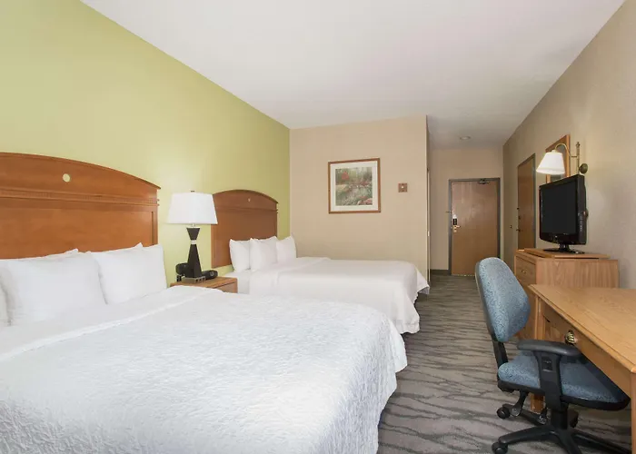 Baymont By Wyndham Thornton Hotel