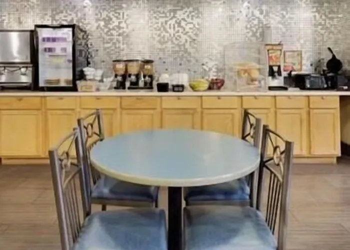 Microtel Inn & Suites By Wyndham Madison East