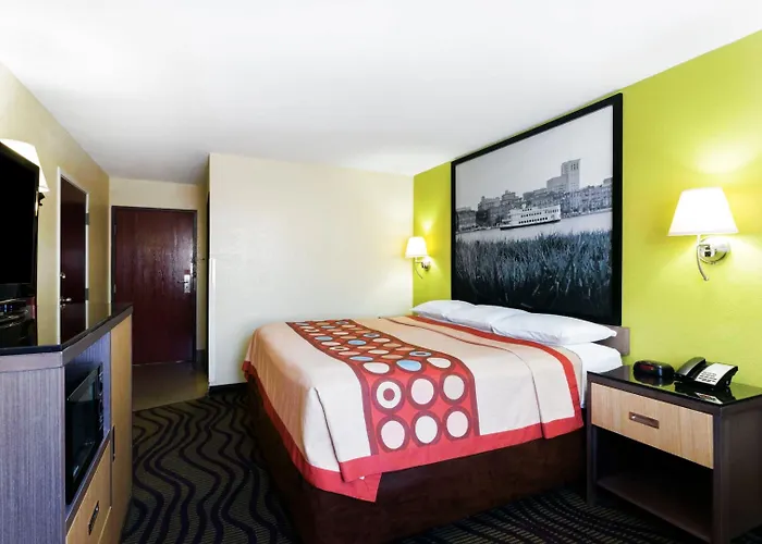 Super 8 By Wyndham Brunswick/St Simons Island Area Hotel