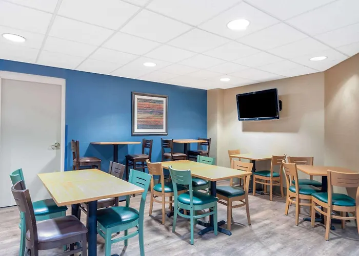 Days Inn By Wyndham Eagan Minnesota Near Mall Of America