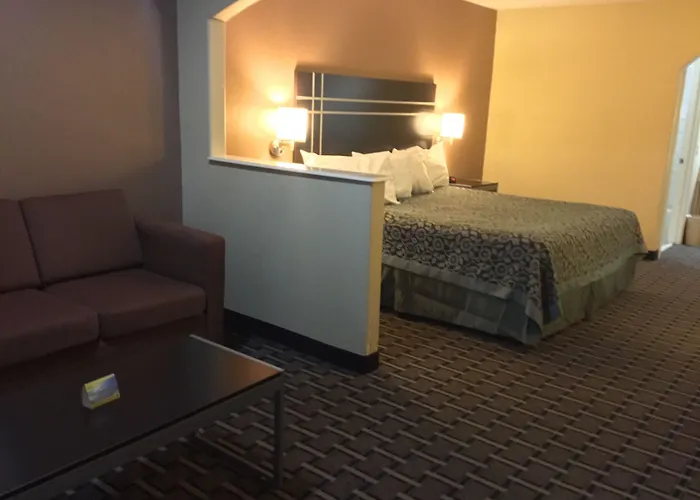 Days Inn & Suites By Wyndham Houston North - Spring
