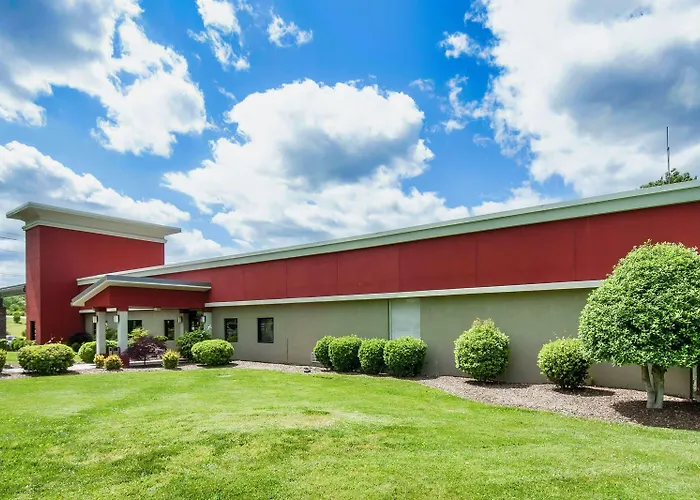 Days Inn & Suites By Wyndham Johnson City