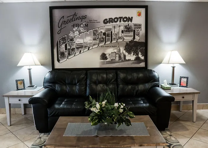 Super 8 By Wyndham Groton Hotel