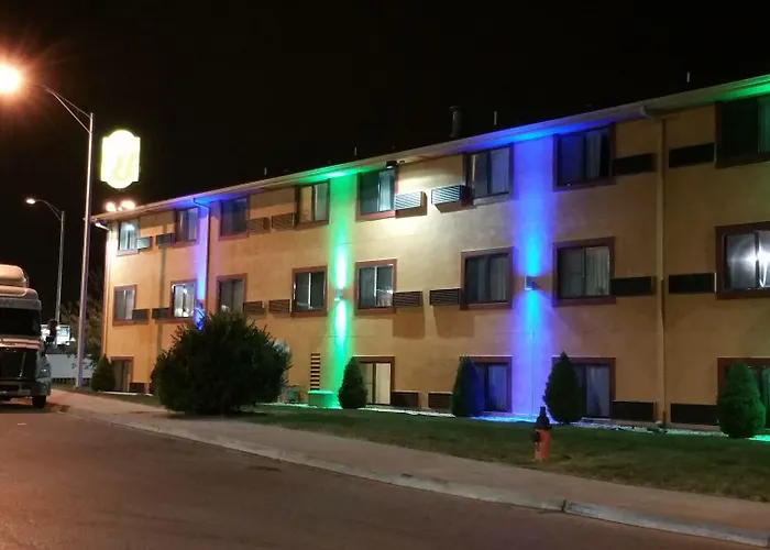 Super 8 By Wyndham Kansas City At Barry Road/Airport