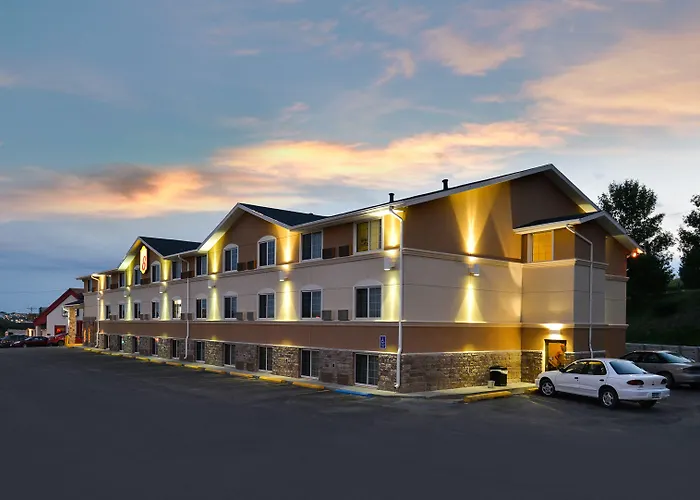 Super 8 By Wyndham Minot Airport Hotel